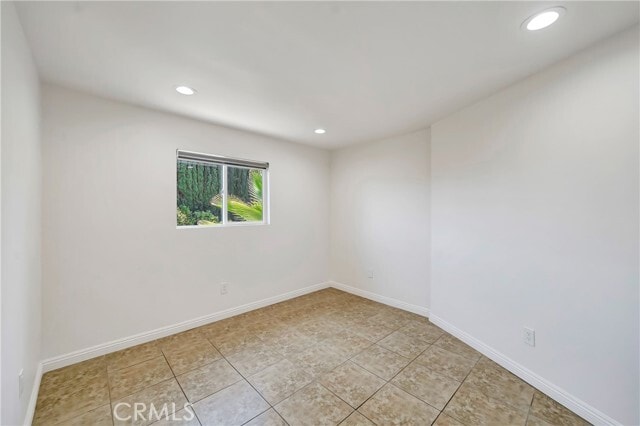Building Photo - 10163 Petit Ave
