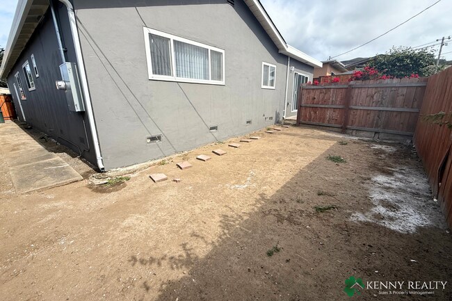Building Photo - Beautifully Remodeled 3 Bedroom, 2 Bathroo...