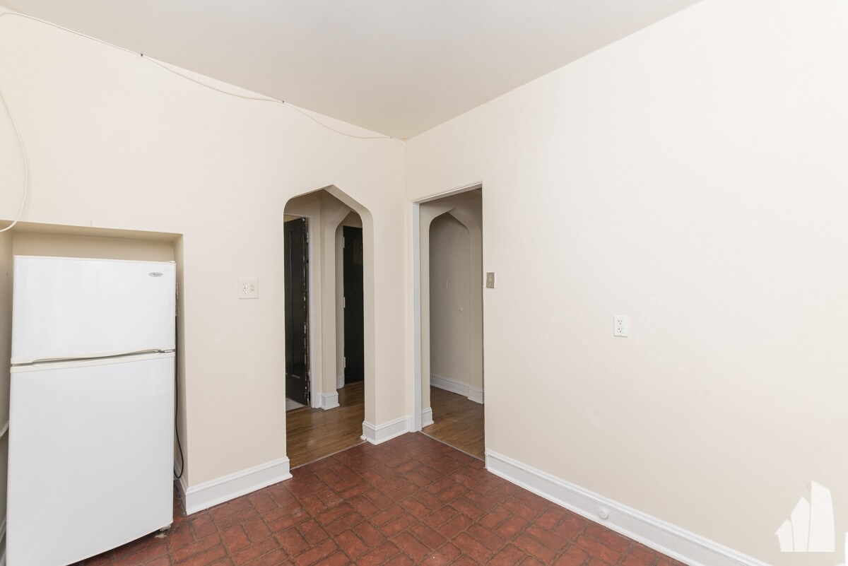 Building Photo - 4409 N Wolcott Ave