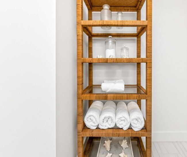 Building Photo - 17 Bayview Rd