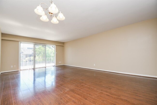 Building Photo - 9033 Rue Cambon St