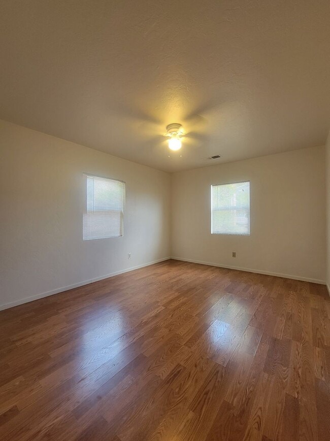 Building Photo - Charming and full of character, this vinta...