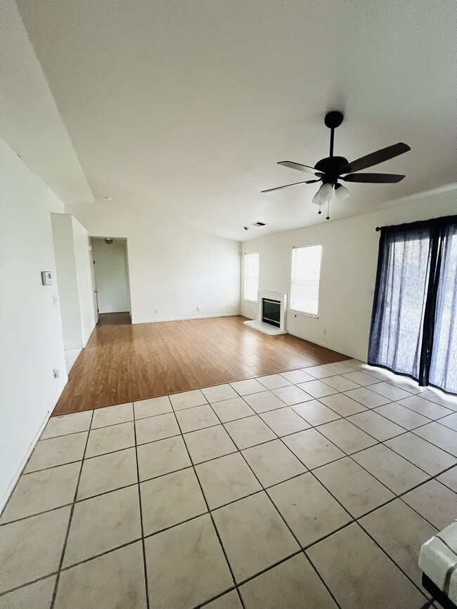 Building Photo - 575 W Cinnamon Ave