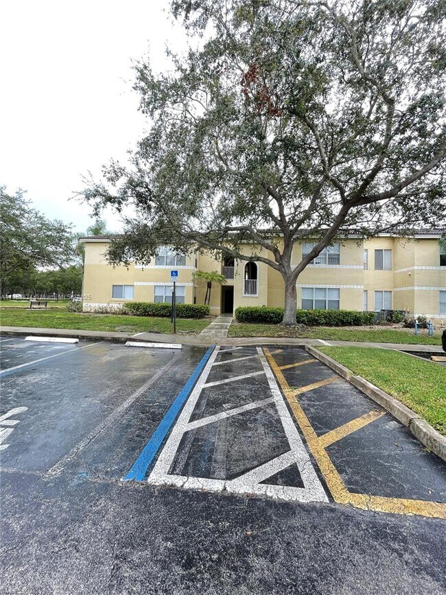 Building Photo - 12400 Vista Isles Dr