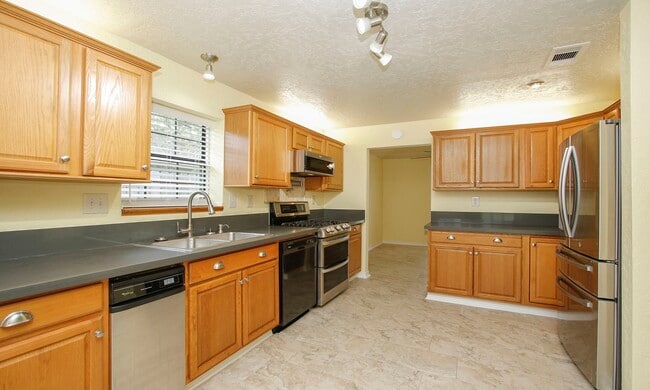 Building Photo - 19518 Gladewater Dr