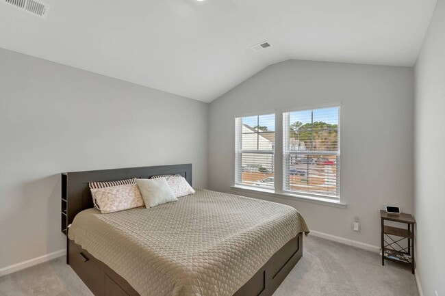 Building Photo - Townes at Merrimack