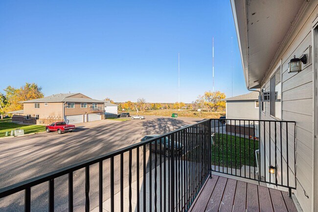 Building Photo - Updated 2 Bed 1 Bath Townhome in HAMPDEN VILLAS!