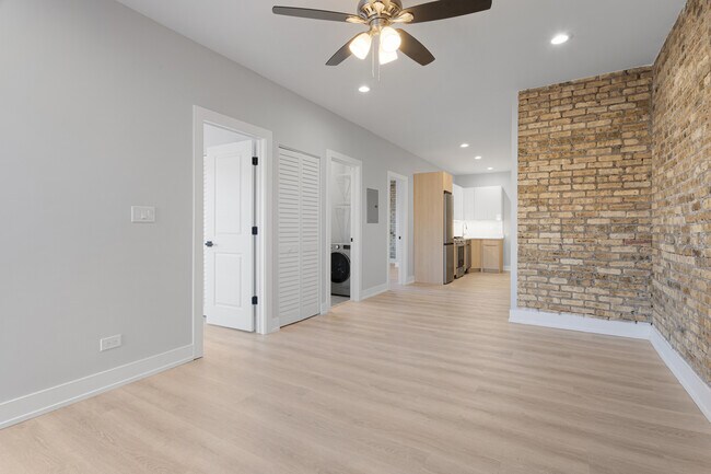 Building Photo - 1655 W Jonquil Terrace