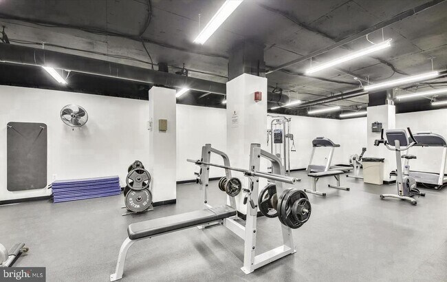 Building Photo - 2500 N Van Dorn St