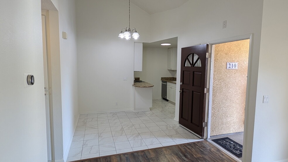 Building Photo - 729 S Knott Ave
