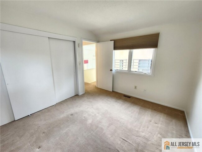 Building Photo - 254 Sayre Dr