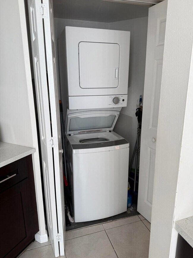 Building Photo - 10451 W Broward Blvd