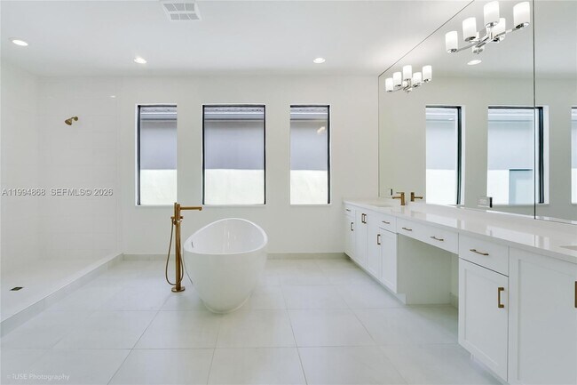 Building Photo - 8095 Crystal Downs Ave