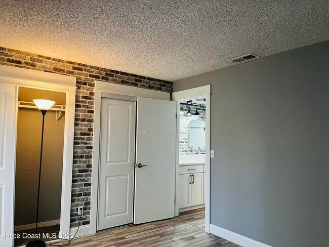 Building Photo - 3005 Sir Hamilton Cir