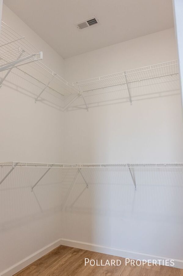 Building Photo - 506 Parkview Dr