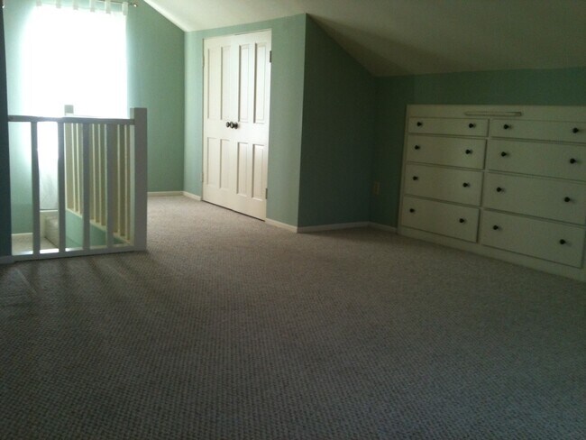 Second floor Loft - 4215 Mildred Ave