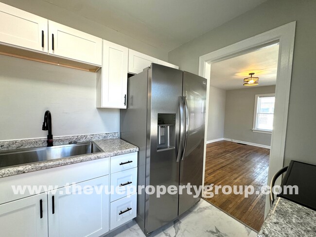 Building Photo - MOVE IN SPECIAL! Move in this November and...