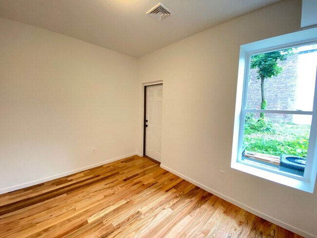 Building Photo - 55 Dubois St