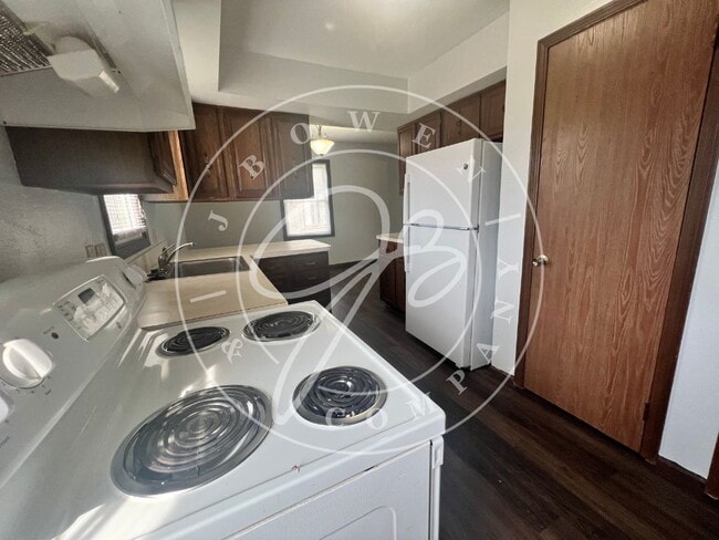 Building Photo - "Charming 3-Bedroom Retreat with 1.5 Baths...