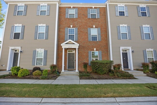 Building Photo - Beautiful Townhome for Rent in Virginia Beach With Free Internet!