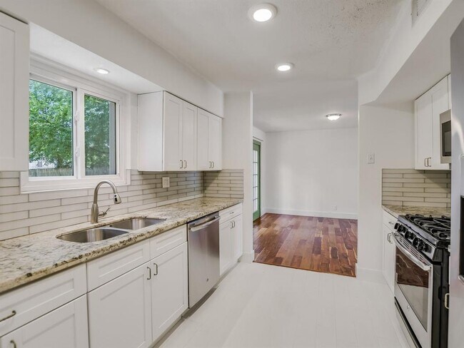 Building Photo - 7617 Eastcrest Dr