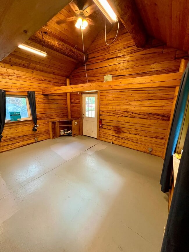 Building Photo - Cozy 1-Bedroom Cabin off Chena Hot Springs...