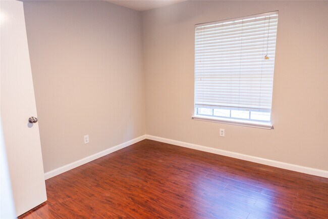Building Photo - 6311 Laurel Bush Ln
