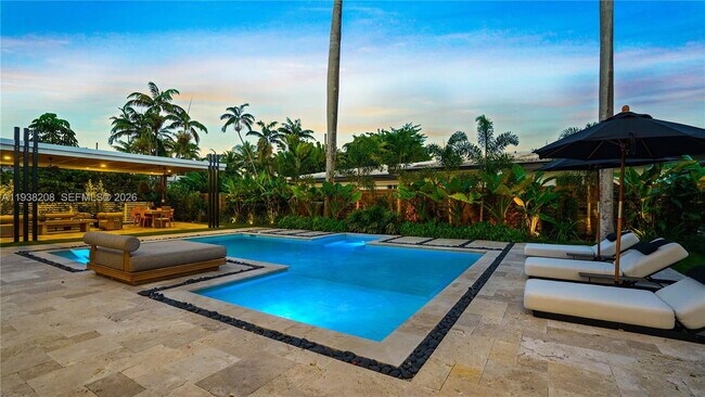 Building Photo - 1201 NE 85th St