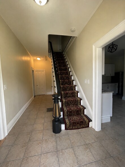 Entry Way - 9 Glen Arden Ln