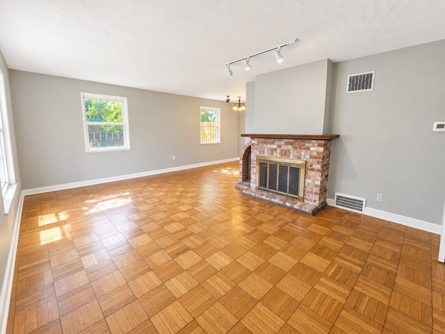Building Photo - 590 Audubon Ave