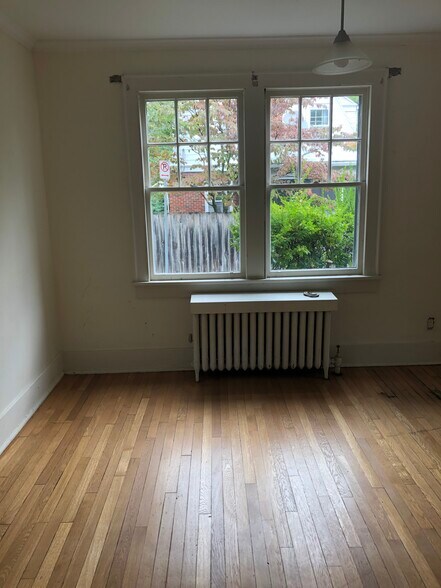 Building Photo - 245 E Hamilton Ave