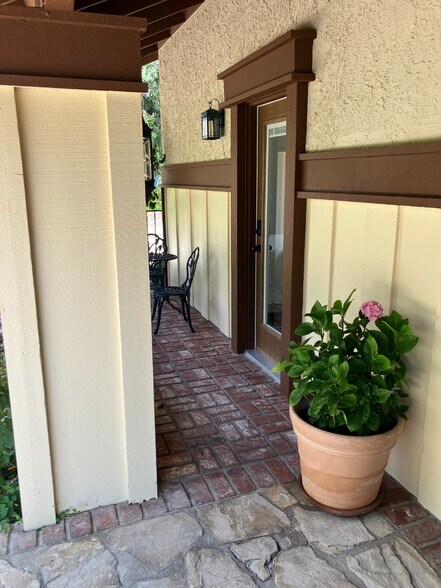 PRIVATE PATIO - 651 Paseo Vista