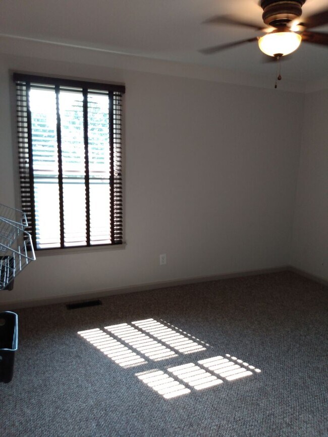 Building Photo - 2640 Holt Ln