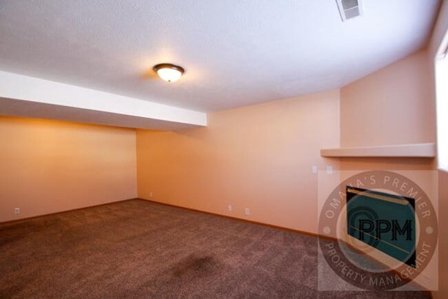 Building Photo - Comfortable 3Bd/2Ba/2Car Home in Papillion