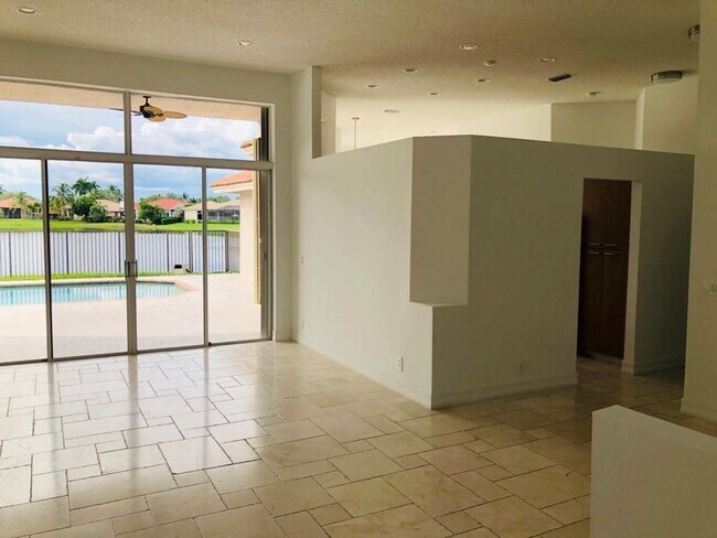 Building Photo - 2653 Oakbrook Dr