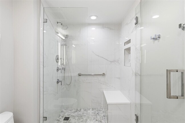 Building Photo - 511 SE 5 Ave