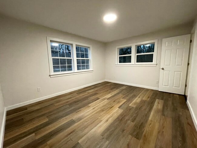 Building Photo - 7350 Beech Ave