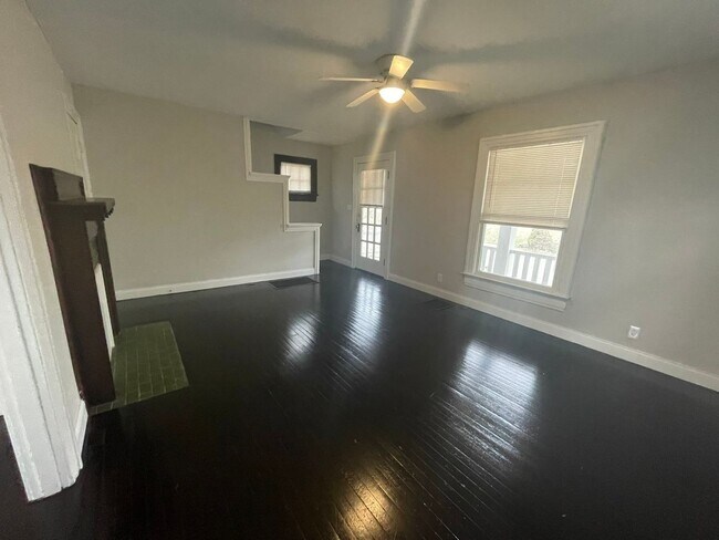 Primary Photo - Pet Friendly 2 Bed 1 Bath Single Family Home