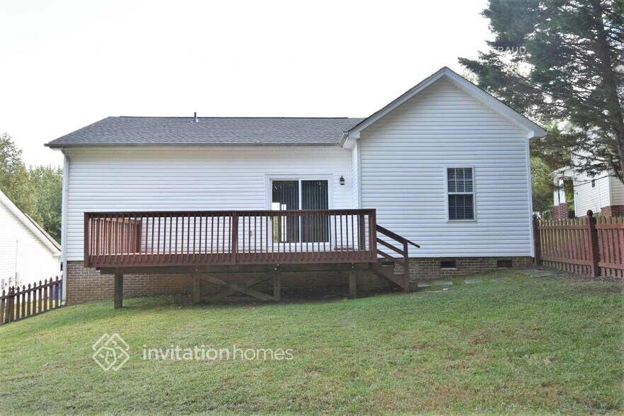 Building Photo - 737 Continental Dr