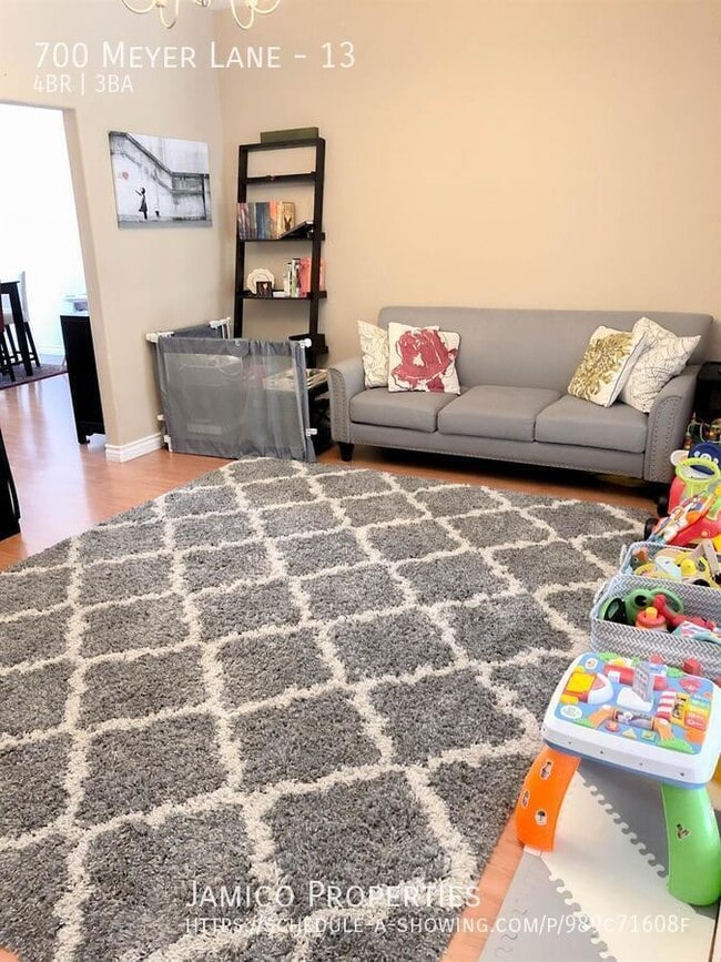 Building Photo - 700 Meyer Ln