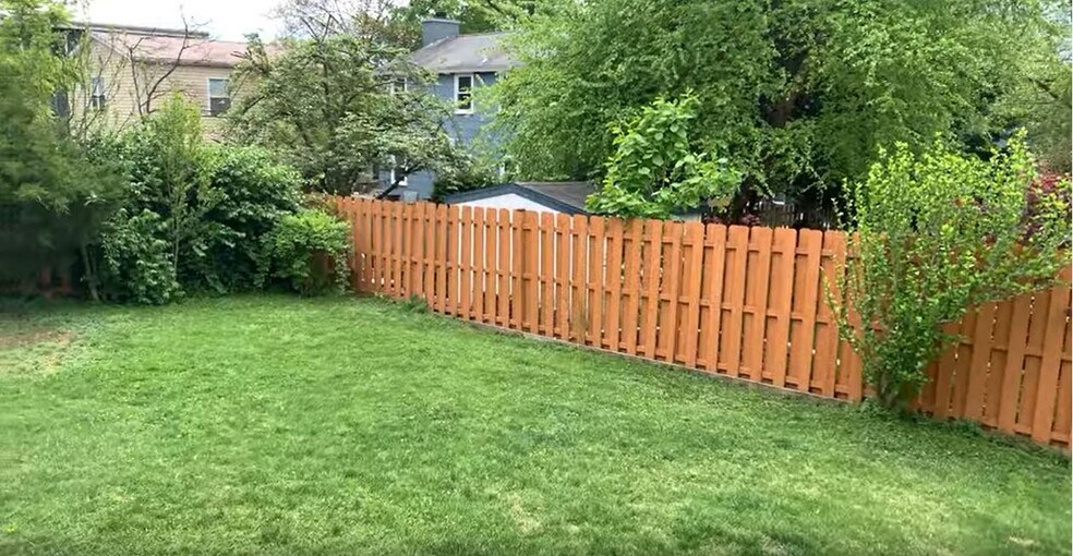 Building Photo - 5608 Lone Oak Dr