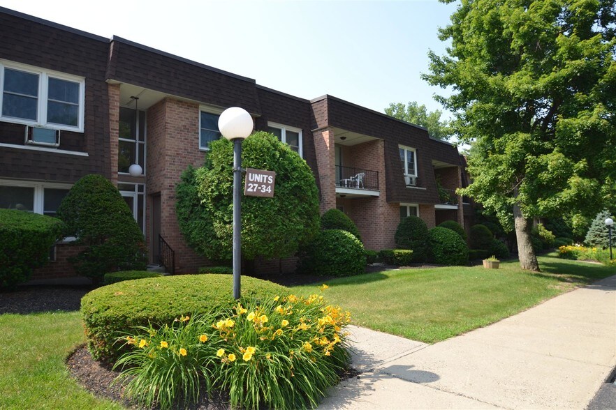Maple Manor 101 Cherry Ave Delmar NY 12054 Apartment Finder