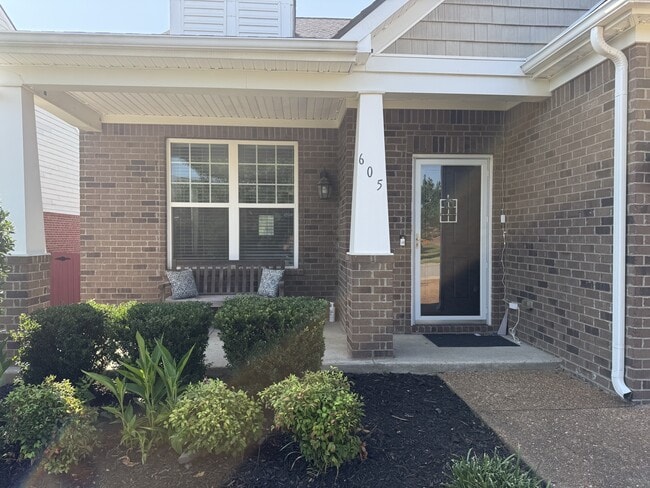 Building Photo - 605 Foster Ln