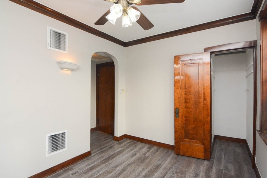 Building Photo - 3615 N Paulina St