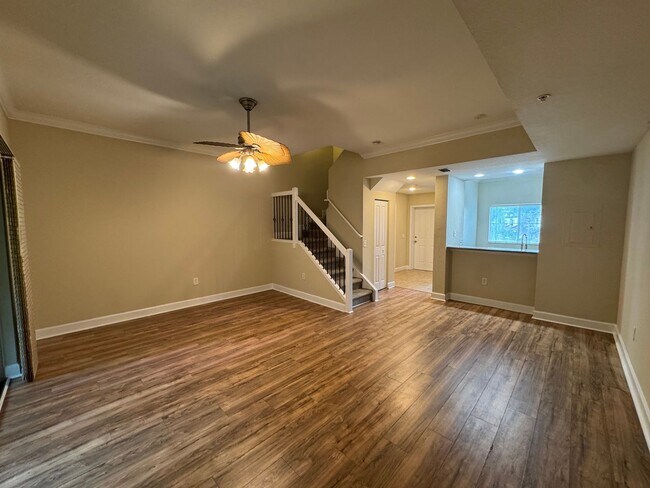 Building Photo - 2 Bed / 2 Bath Upstairs Condo in the Gated...