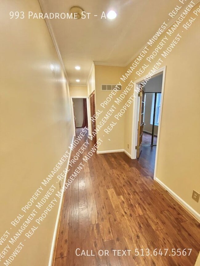 Building Photo - 993 Paradrome St