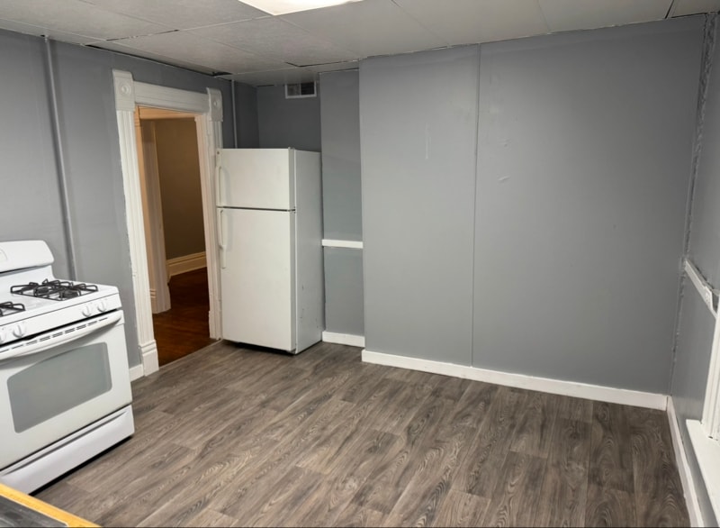 Building Photo - 923 16th Ave