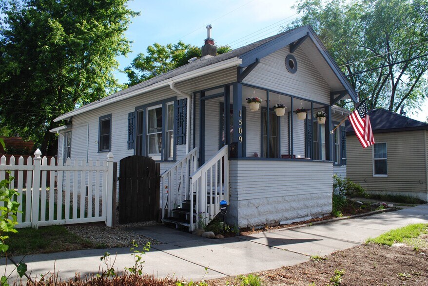 Primary Photo - 1509 West Hazel Street