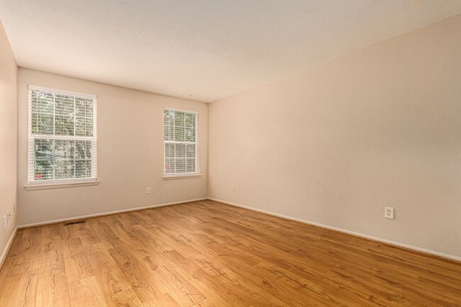 Building Photo - 2 Bed 1.5 Bath Updated Arvada Condo - Available June 5th