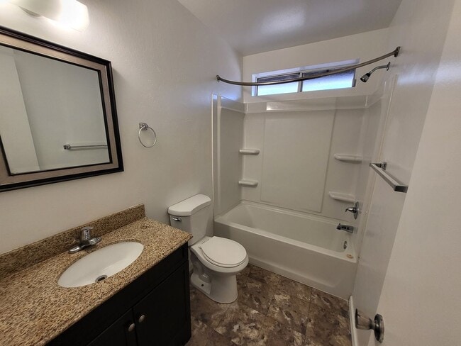 Building Photo - 1ST MONTH RENT FREE!!! GREAT SINGLE LEVEL ...